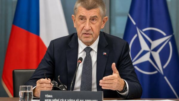 Česká republika opět letos nesplní cíl výdajů na obranu stanovený NATO, říká premiér Babiš