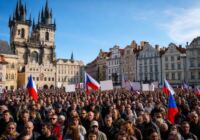 Tisíce Čechů protestují proti vládnímu plánu na zásadní změnu financování…