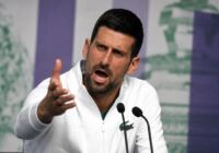 Novak Djokovič pořádá vášnivou tiskovou konferenci ve Wimbledonu a křičí ‚mýlíte se