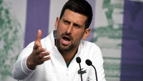 Novak Djokovič pořádá vášnivou tiskovou konferenci ve Wimbledonu a křičí ‚mýlíte se