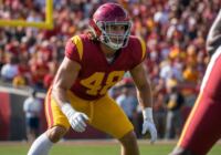 Alex VanSumeren přebírá novou roli v obranné linii USC Trojans