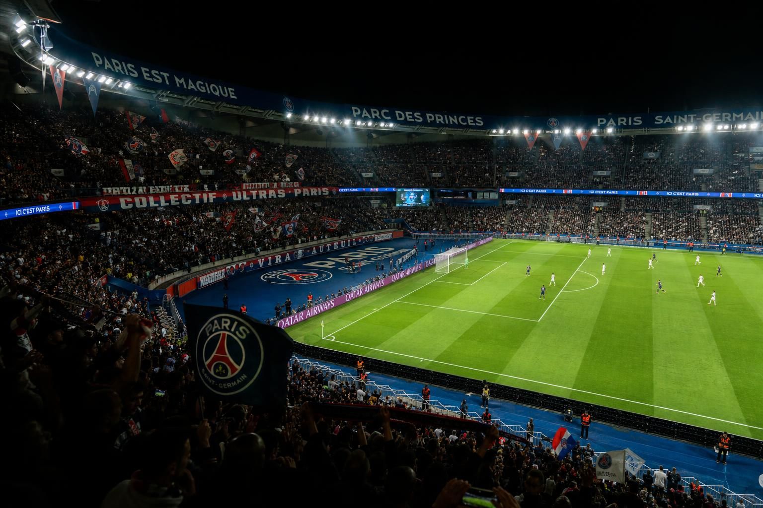 objevte sílu a vášeň francouzského fotbalu s týmem psg z paříže. nejlepší hráči, strhující zápasy a nezapomenutelné okamžiky čekají na fanoušky fotbalu.
