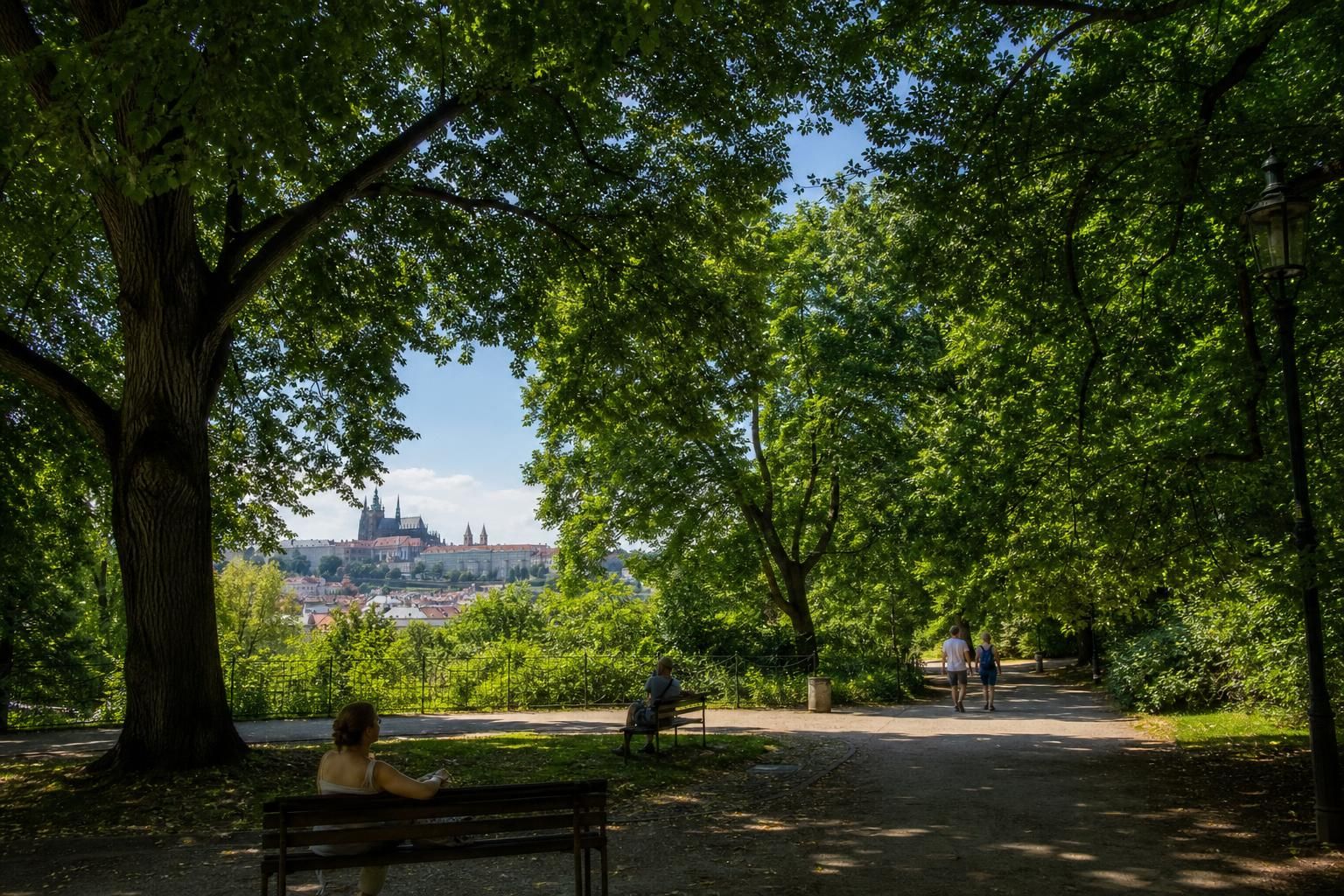 zjistěte, jaká extrémní vedra nás čekají během nadcházející vlny horka a jak se na ně připravit. aktuální předpovědi a praktické tipy pro bezpečné zvládnutí vysokých teplot.