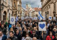 Stovky lidí pochodují v Praze proti antisemitismu – Jewish Ledger | Southern New England