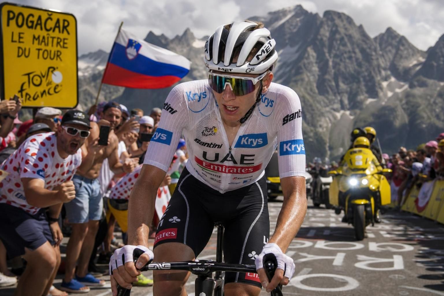 objevte příběh tadeje pogačara, dominátora tour de france, který vládne světu cyklistiky svým odhodláním a talentem.