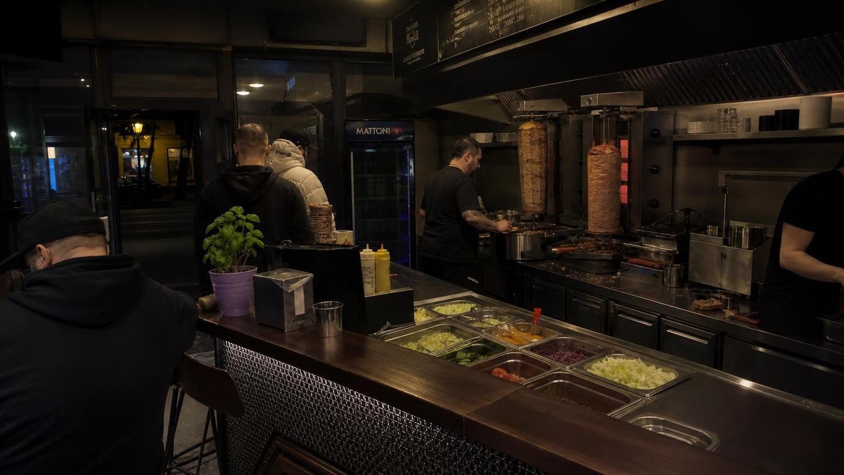 objevte nejlepší kebab v praze – čerstvé ingredience, autentická chuť a skvělá poloha. užijte si lahodný kebab, který si zamilujete!