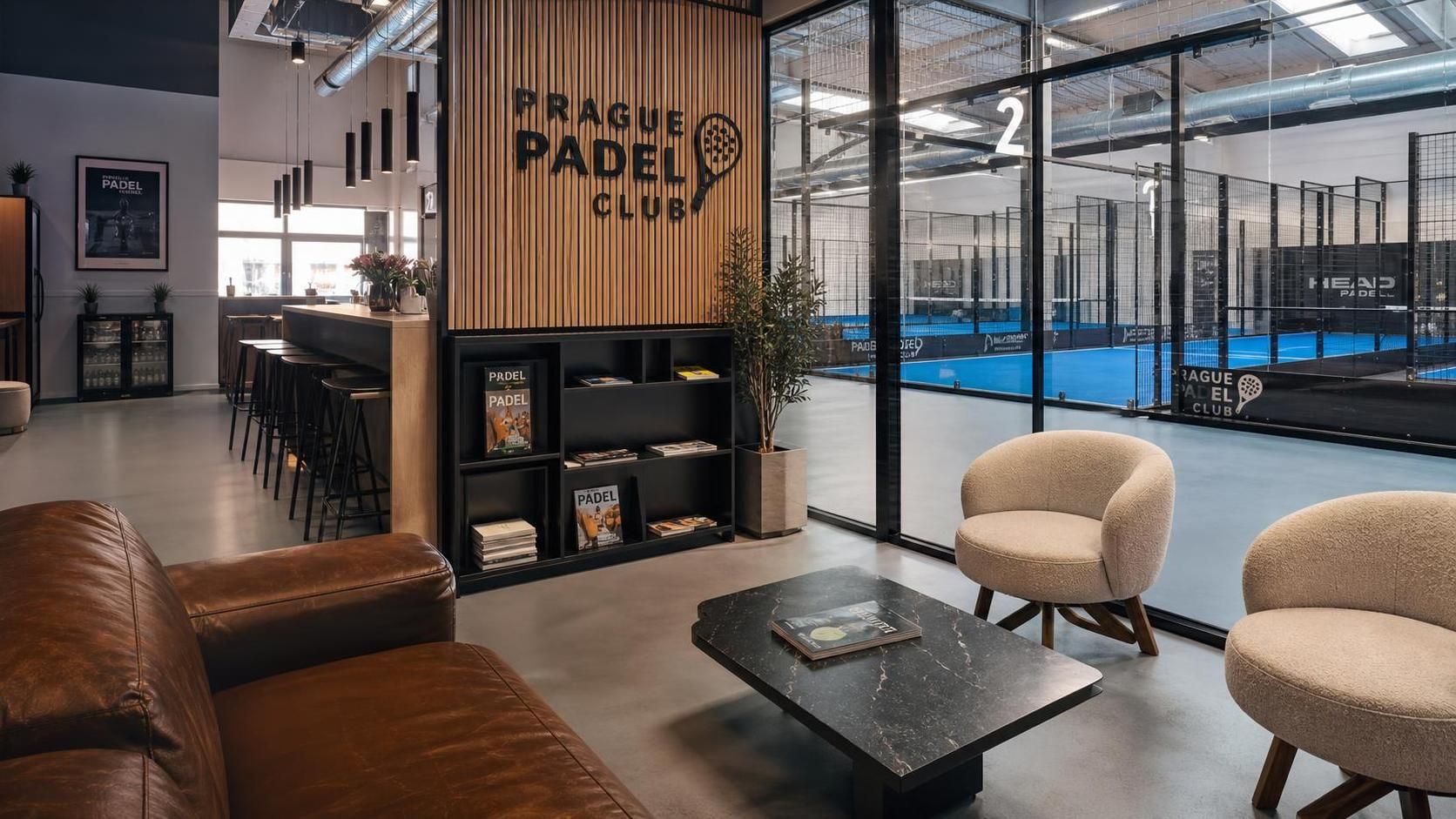 objevte nejlepší místa pro padel v praze. aktuální tipy na kurty, tréninky a soutěže pro všechny úrovně hráčů.