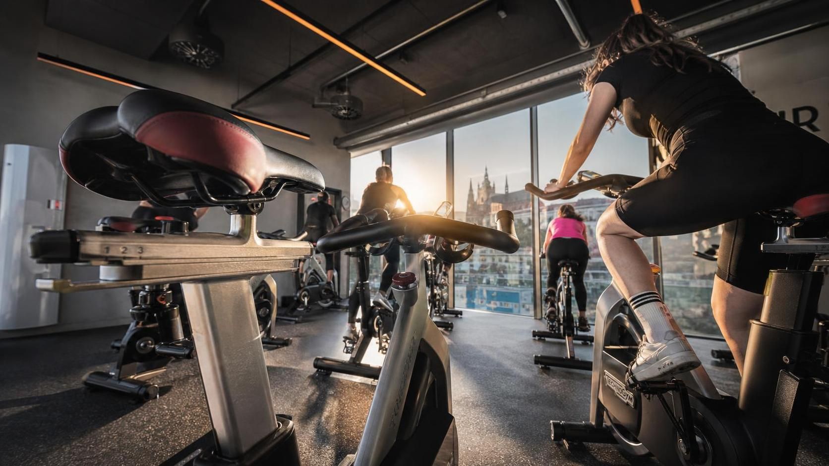 objevte nejlepší místa pro spinning v praze a užijte si efektivní a zábavný trénink. najděte kvalitní vybavení a profesionální lekce v centru města.