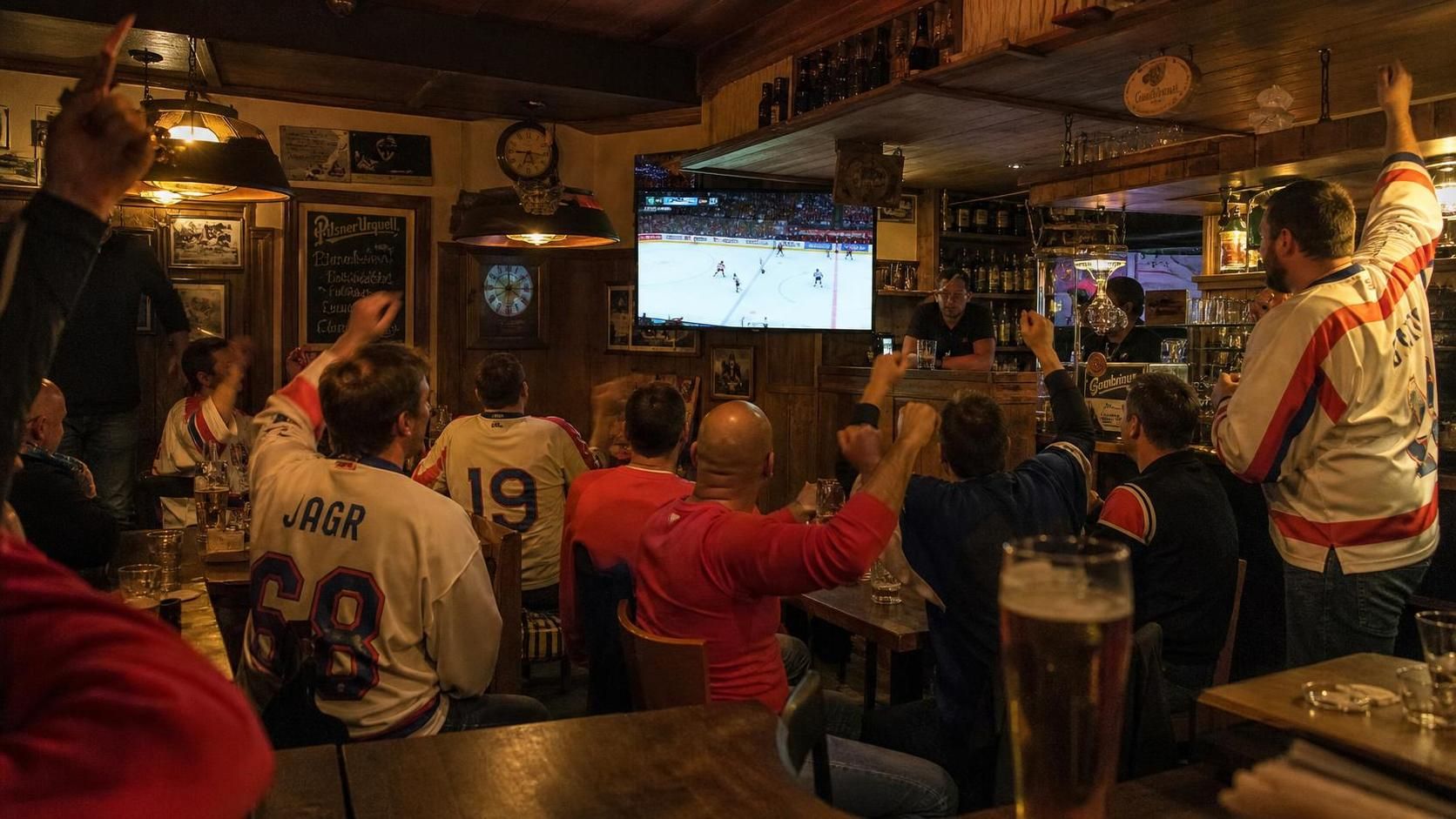 objevte nejlepší sportbar v praze, kde si můžete užít živé přenosy, skvělé nápoje a přátelskou atmosféru pro všechny fanoušky sportu.