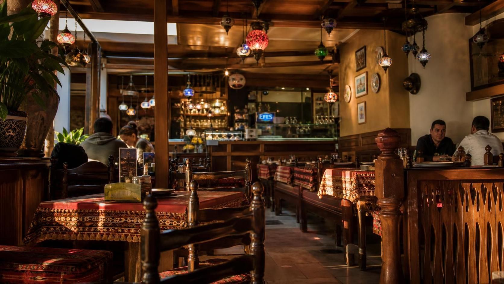 objevte nejlepší tureckou restauraci v praze, kde vás čekají autentické chutě, čerstvé suroviny a přátelská atmosféra. rezervujte si stůl ještě dnes!