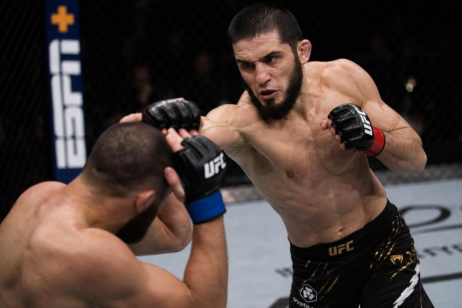 objevte příběh růstu islam machačev, fenoménálního mma bojovníka, který si získává světovou pozornost svými neuvěřitelnými výkony a bojovými dovednostmi.