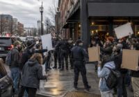 Policii přivolali ke střetu demonstrantů před podnikem The Sports Bra