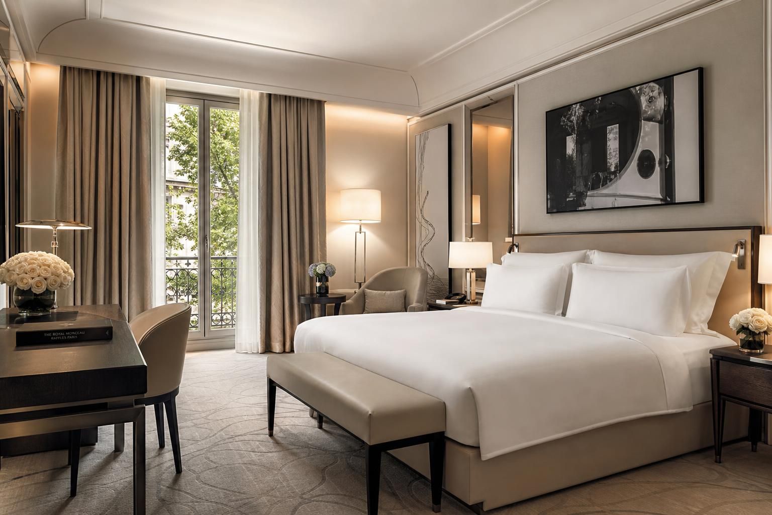 objevte the royal monceau – raffles paříž, luxusní ikonu v srdci metropole, kde se snoubí elegance s prvotřídním komfortem.