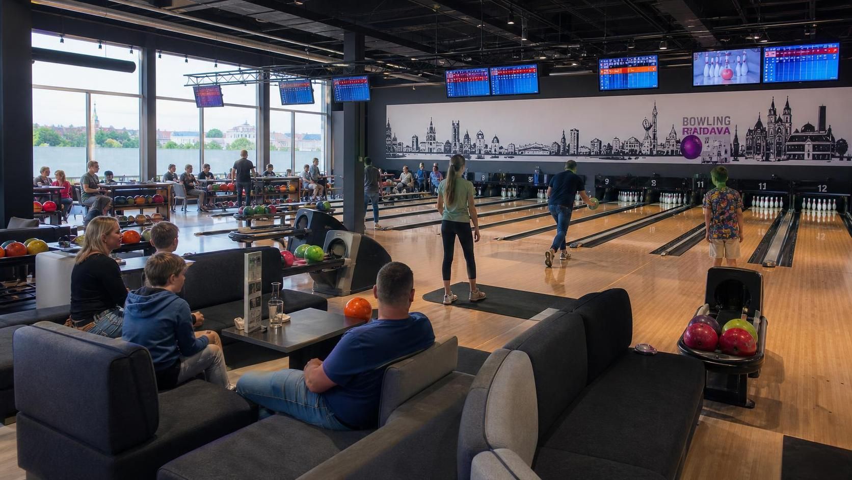 objevte nejlepší bowling v praze s našimi tipy na zábavné dráhy, skvělou atmosféru a nejlepší služby pro celou rodinu.