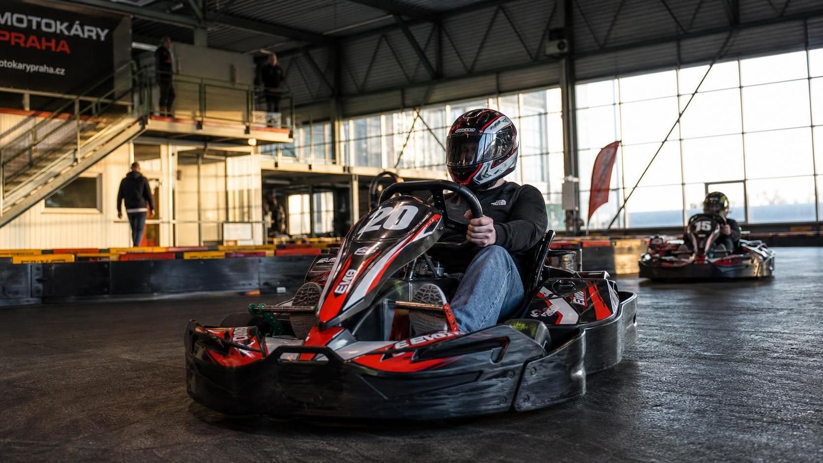 objevte nejlepší go-kart dráhy v praze pro nezapomenutelnou zábavu a vzrušení. ideální pro rodiny, přátele i soutěživé jezdce všech věkových kategorií.