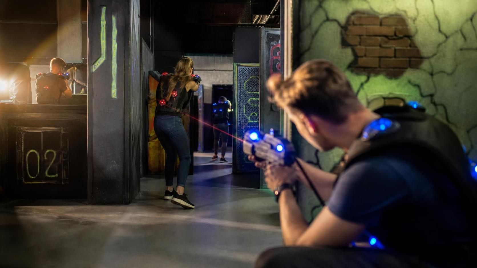 objevte nejlepší laser game v praze pro zábavu, týmové hry a nezapomenutelné zážitky pro všechny věkové kategorie.