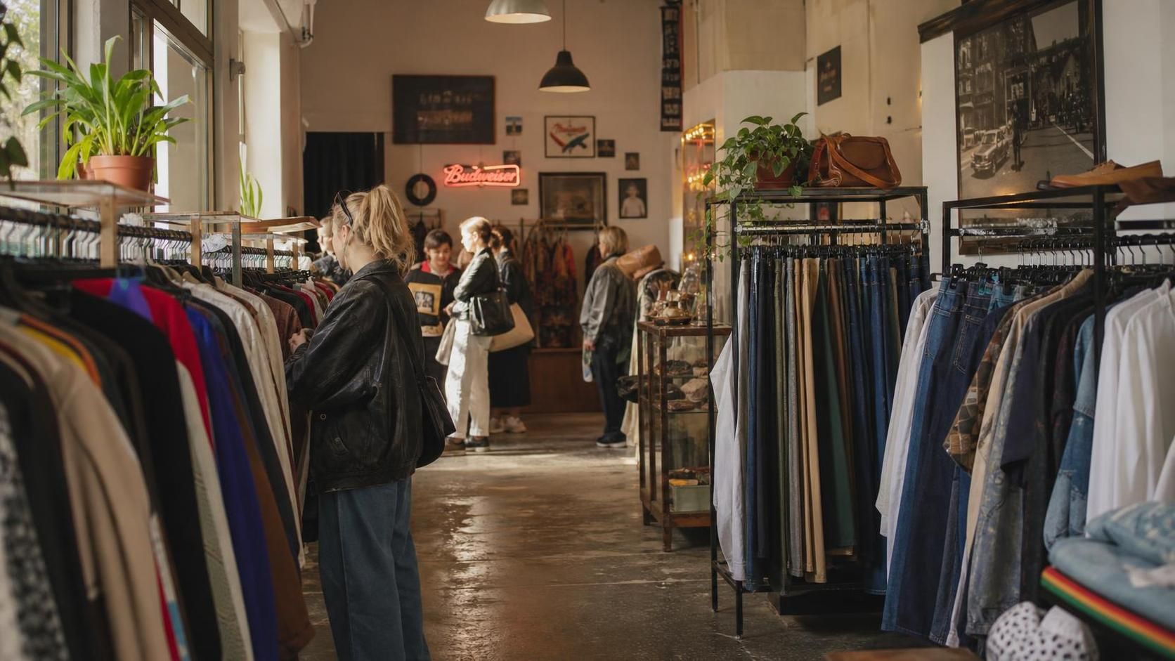 objevte nejlepší second hand v praze s širokým výběrem kvalitního oblečení za skvělé ceny. navštivte nás a najděte jedinečné kousky pro váš šatník!